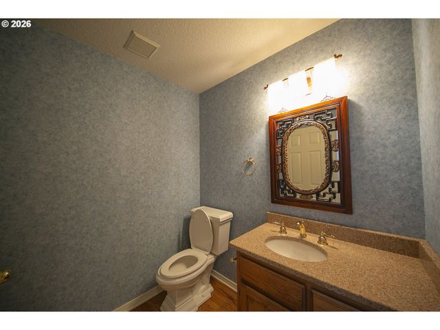 5698 CHARLES Cir, Lake Oswego, OR 97035