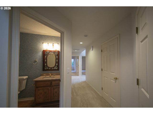 5698 CHARLES Cir, Lake Oswego, OR 97035