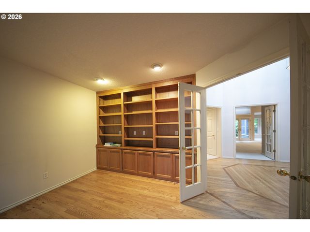 5698 CHARLES Cir, Lake Oswego, OR 97035