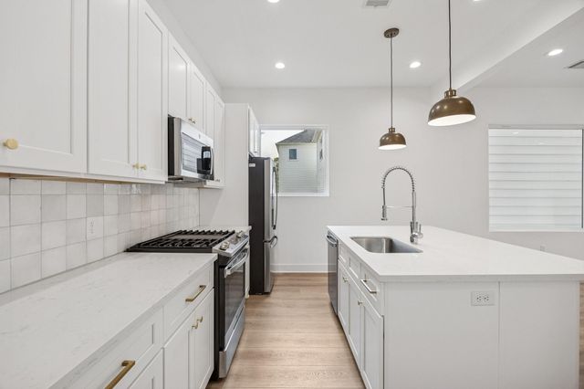 2826 Versailles Oak Lane, Houston, TX 77092