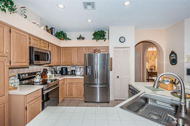 2700 JARVIS CIRCLE, Palm Harbor, FL 34683