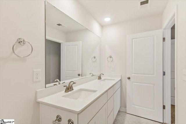 116 Mclauren Place, Fountain Inn, SC 29644