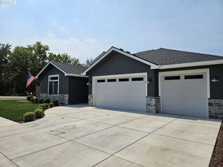 436 MONTANA Way, Medford, OR 97504