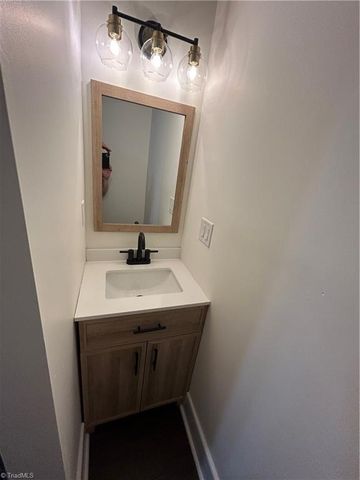 900 Gales Avenue, Winston-salem, NC 27103