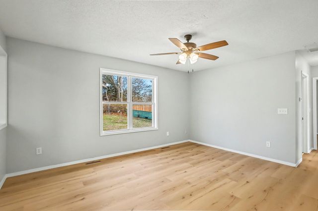 2004 S 14th Street, Ozark, MO 65721