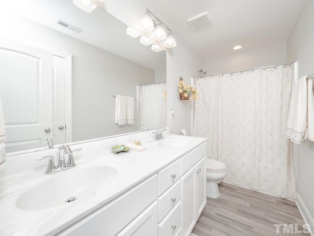 560 Barneswyck Drive, Fuquay Varina, NC 27526