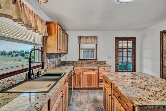 1084 Altice RD, Moneta, VA 24121
