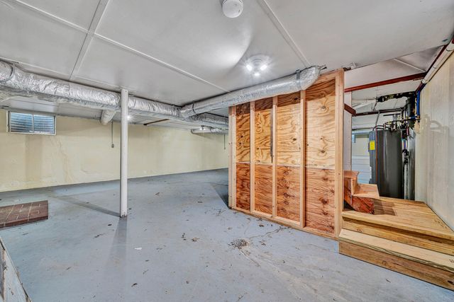 1084 Altice RD, Moneta, VA 24121