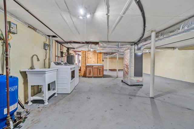 1084 Altice RD, Moneta, VA 24121