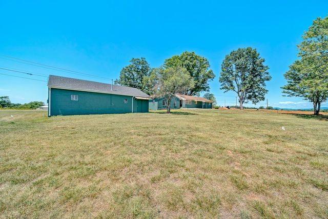 1084 Altice RD, Moneta, VA 24121