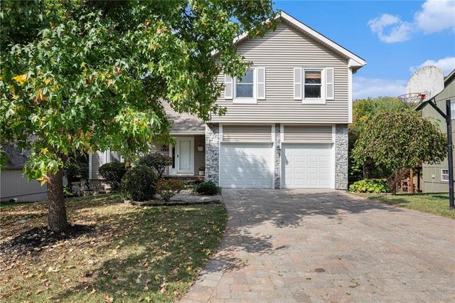 3665 SW Kimstin Circle, Blue Springs, MO 64015