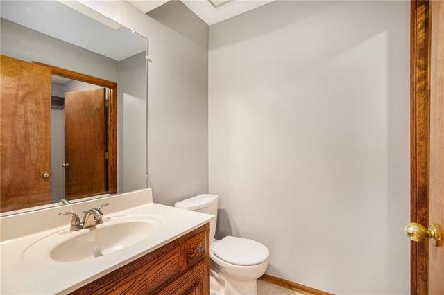 3665 SW Kimstin Circle, Blue Springs, MO 64015