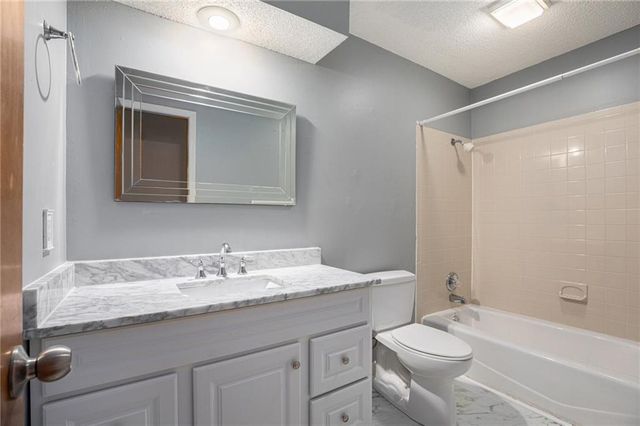 3665 SW Kimstin Circle, Blue Springs, MO 64015