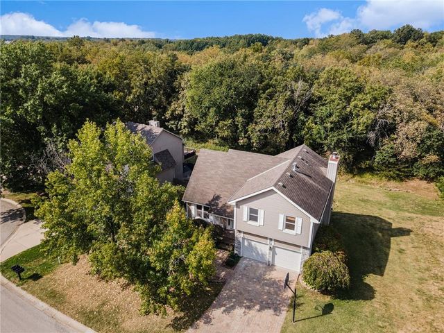 3665 SW Kimstin Circle, Blue Springs, MO 64015