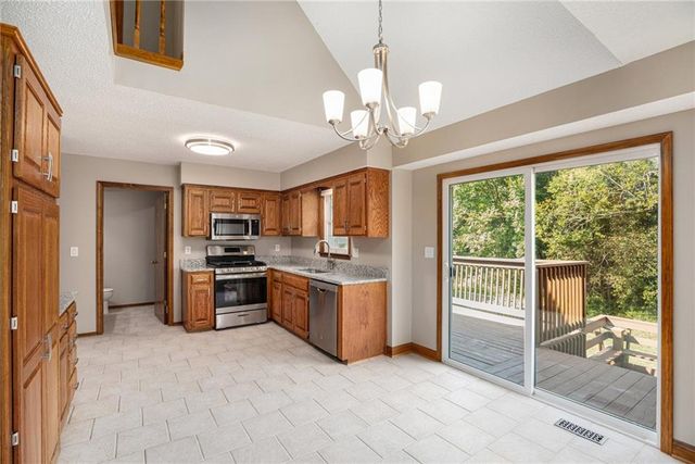 3665 SW Kimstin Circle, Blue Springs, MO 64015