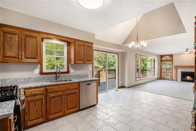 3665 SW Kimstin Circle, Blue Springs, MO 64015