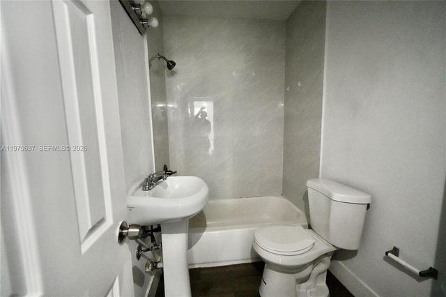 3376 NW 49th St B, Miami, FL 33142