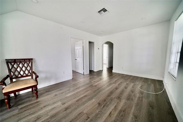 3376 NW 49th St B, Miami, FL 33142