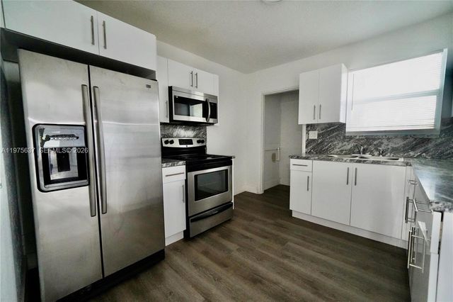 3376 NW 49th St B, Miami, FL 33142