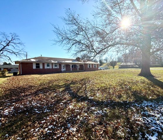 604 E Lexington Street, Harrodsburg, KY 40330