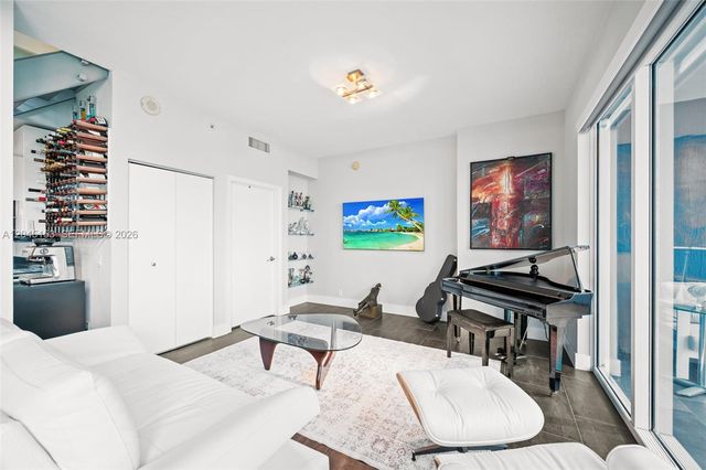 60 SW 13th St 4002, Miami, FL 33130