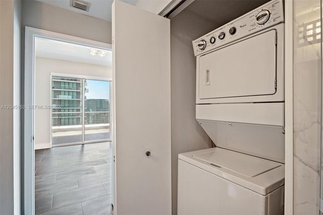 60 SW 13th St 4002, Miami, FL 33130