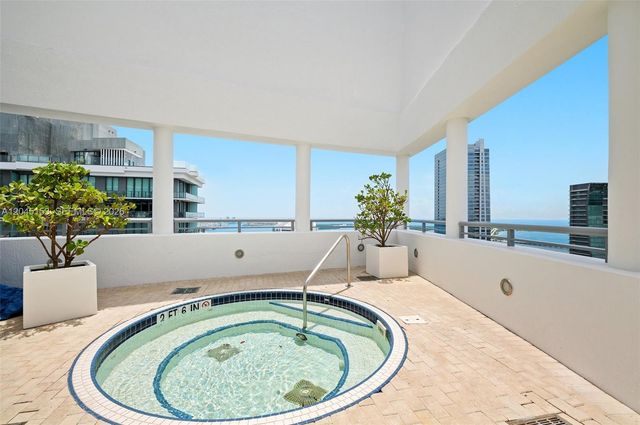 60 SW 13th St 4002, Miami, FL 33130