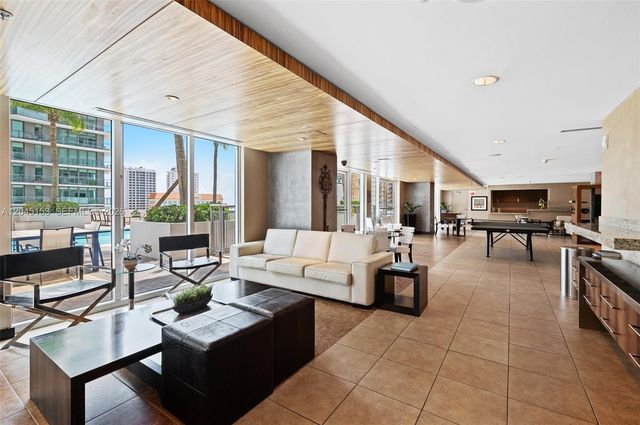 60 SW 13th St 4002, Miami, FL 33130