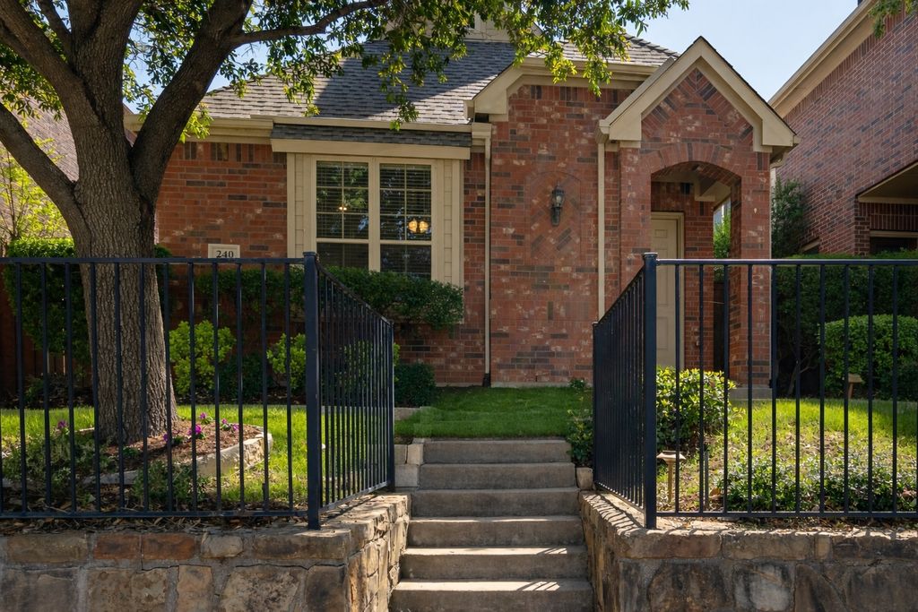 240 Carrington Lane, Lewisville, TX 75067