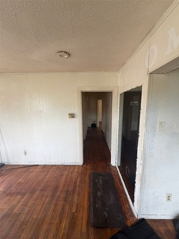 2033 Redman Circle, Dallas, TX 75223