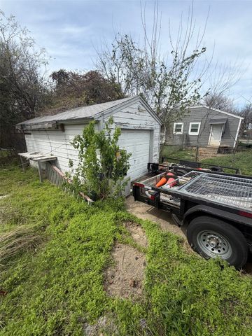 2033 Redman Circle, Dallas, TX 75223