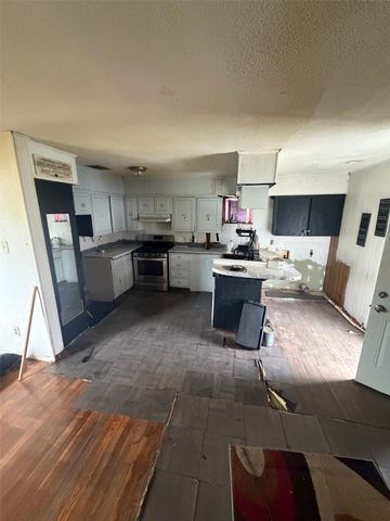 2033 Redman Circle, Dallas, TX 75223