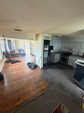 2033 Redman Circle, Dallas, TX 75223