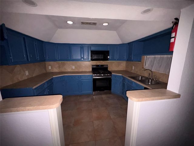717 Wafer Street, Pasadena, TX 77506