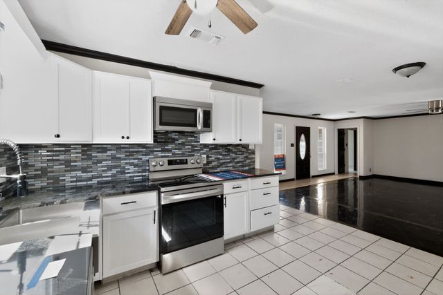 474 Greenwood Avenue, Nash, TX 75569