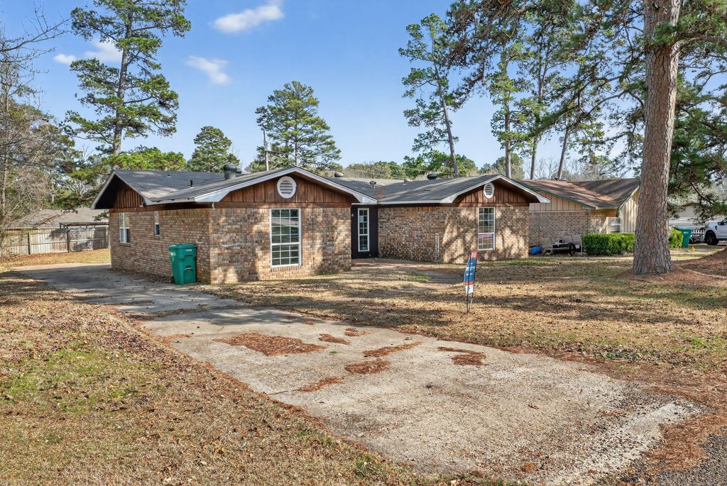 474 Greenwood Avenue, Nash, TX 75569