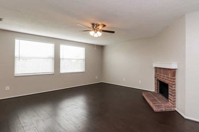 3825 Foxhound Lane, Fort Worth, TX 76123