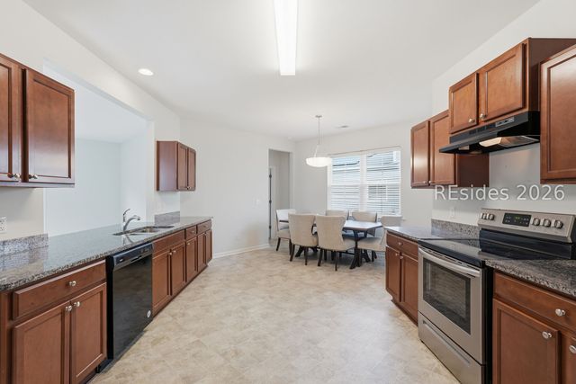 7 Woodland Ct, Bluffton, SC 29910