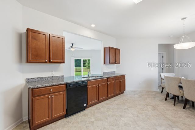 7 Woodland Ct, Bluffton, SC 29910