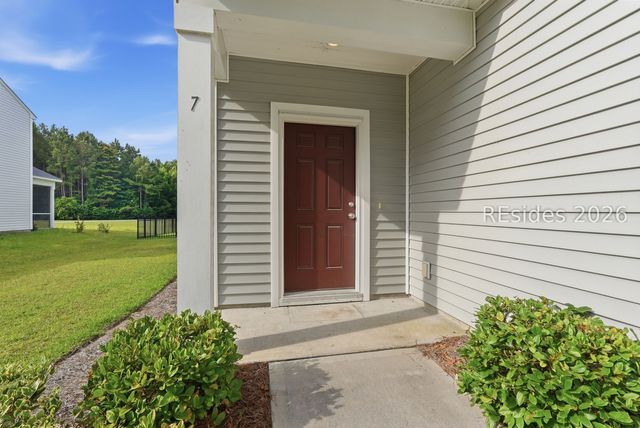 7 Woodland Ct, Bluffton, SC 29910