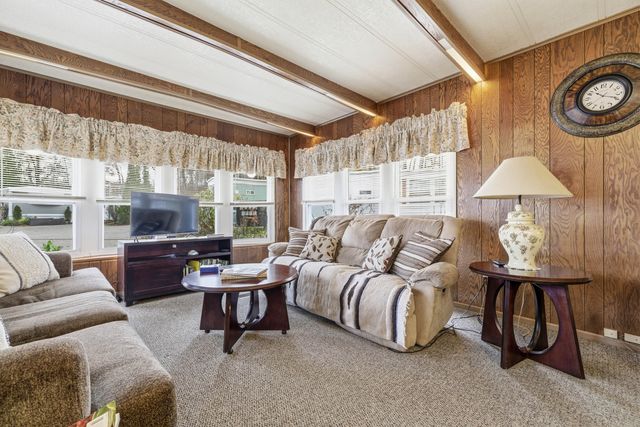 28 Golden Spur, Stonington, CT 06378