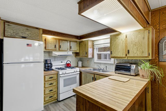 28 Golden Spur, Stonington, CT 06378