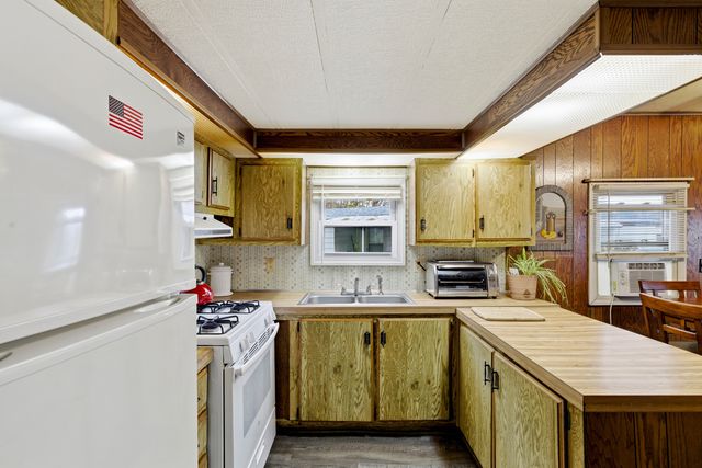 28 Golden Spur, Stonington, CT 06378