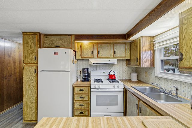 28 Golden Spur, Stonington, CT 06378