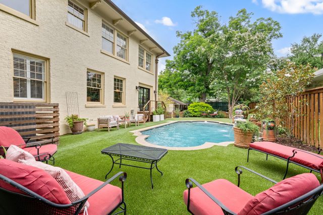 2307 5th Avenue, Fort Worth, TX 76110