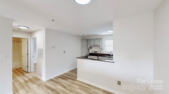 525 Olmsted Park Place M, Charlotte, NC 28203