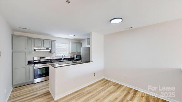 525 Olmsted Park Place M, Charlotte, NC 28203