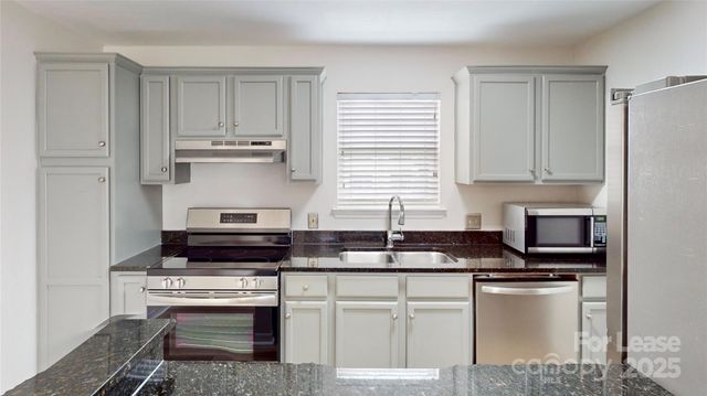 525 Olmsted Park Place M, Charlotte, NC 28203