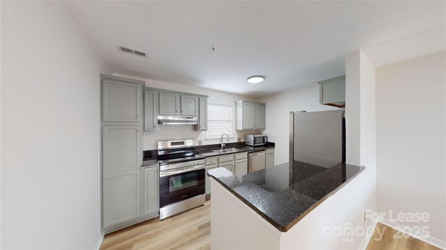 525 Olmsted Park Place M, Charlotte, NC 28203