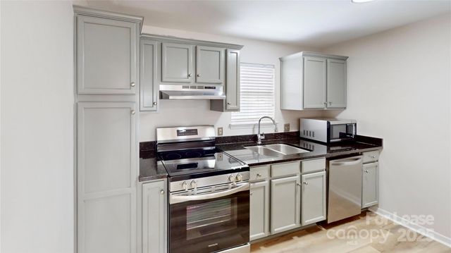 525 Olmsted Park Place M, Charlotte, NC 28203